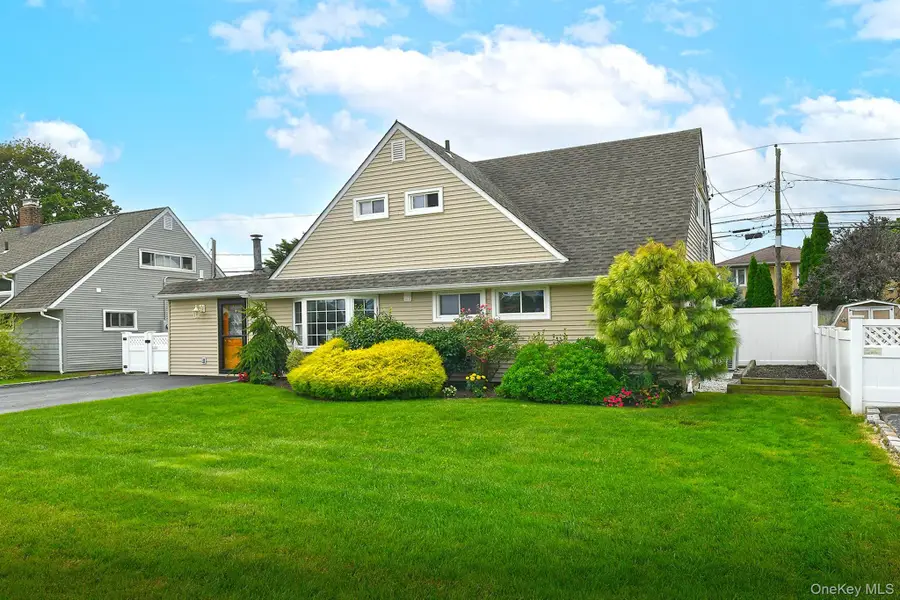 261 Elm Drive S, Levittown, NY 11756 - #3