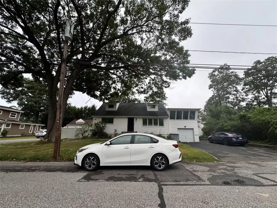 233 S 15th Street, Lindenhurst, NY 11757 - #3