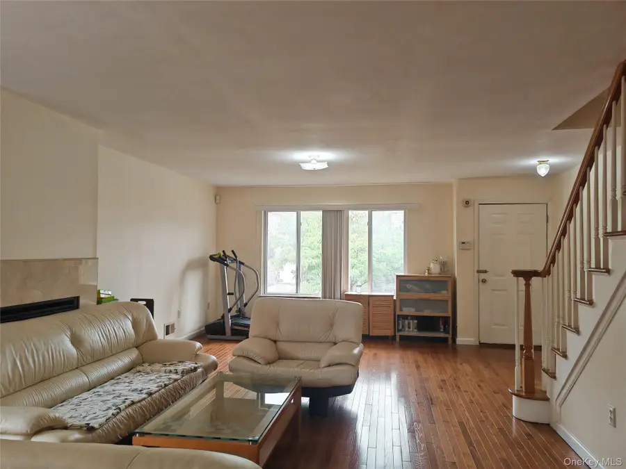558 Eltingville Boulevard, Staten Island, NY 10312 - #3