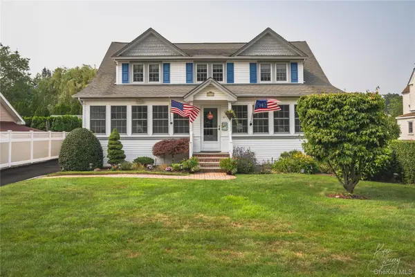 11 Hampton Street, Sayville, NY 11782