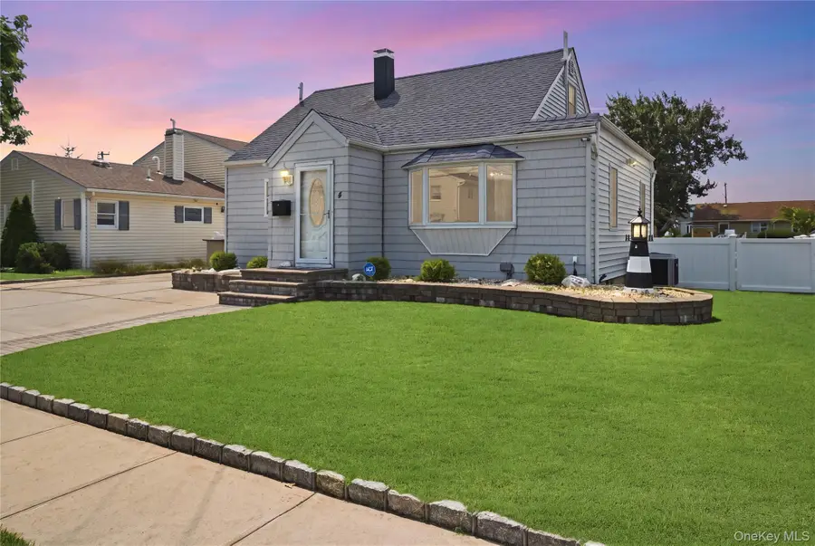 4 Flint Road, Amity Harbor, NY 11701 - #2