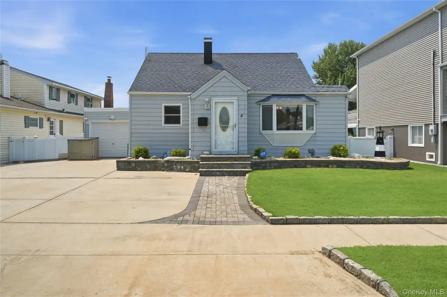 4 Flint Road, Amity Harbor, NY 11701 - #3