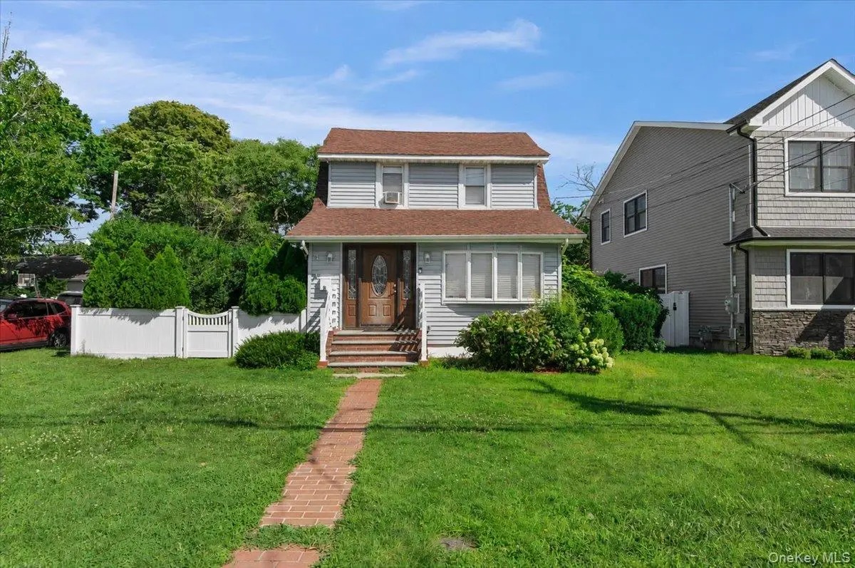 16 Marlboro Place, Bellmore, NY 11710 - #1