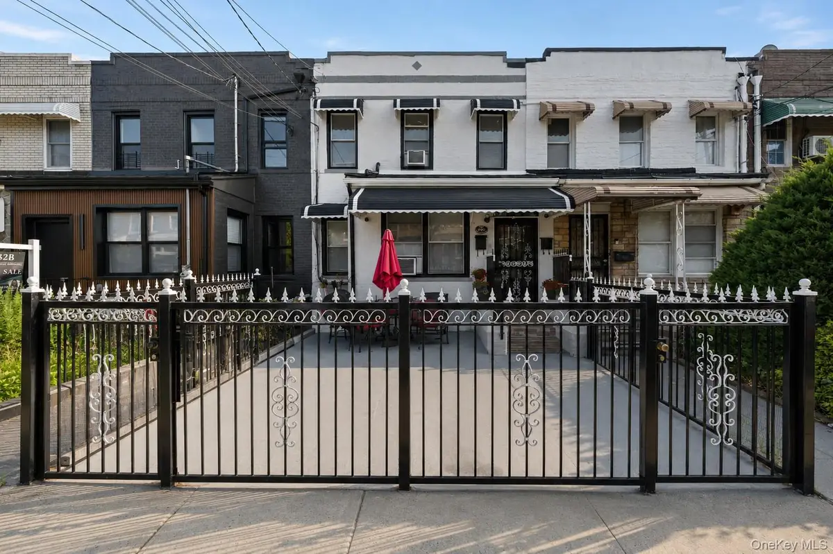 960 E 221st Street, Bronx, NY 10469 - #1