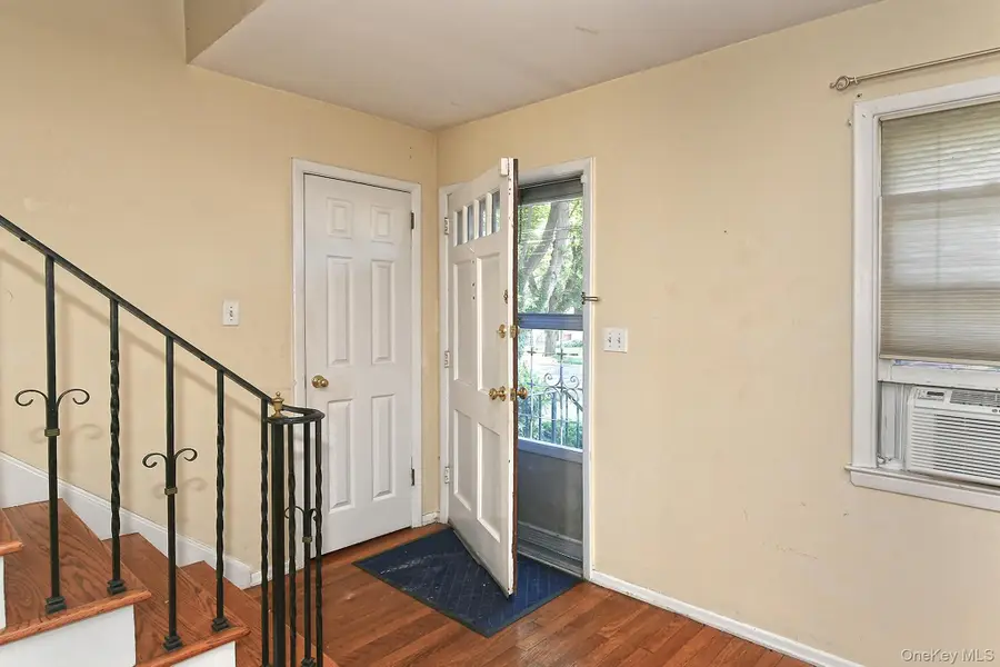 31 Lieper Street, Huntington Station, NY 11746 - #2