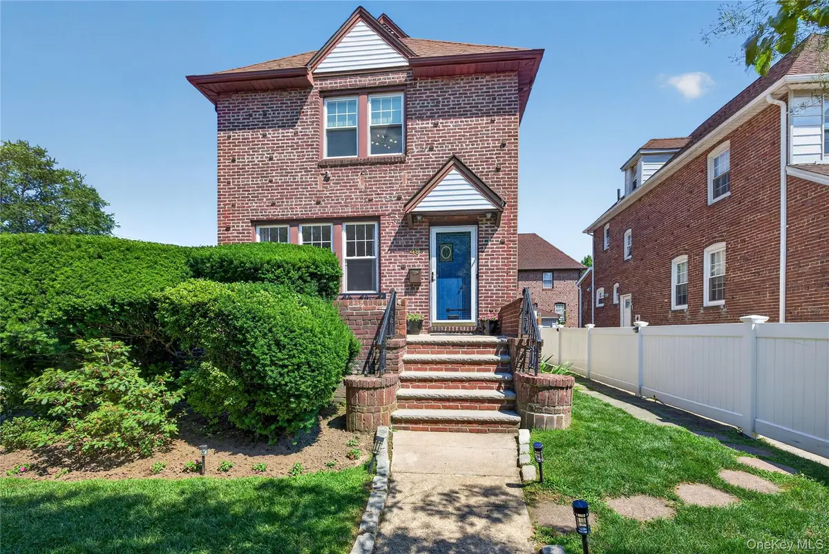 49 Bixley Heath, Lynbrook, NY 11563 - #1