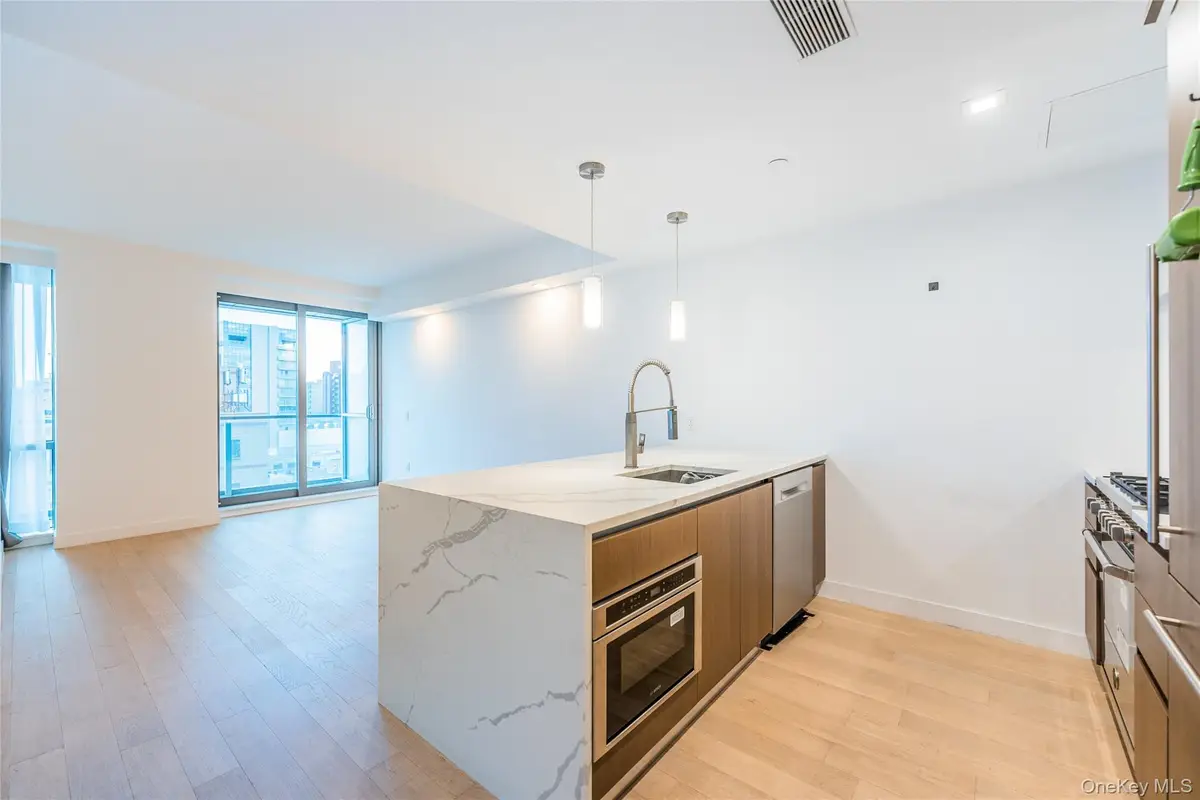 farrington st 33-66 #8F, Flushing, NY 11355 - #1