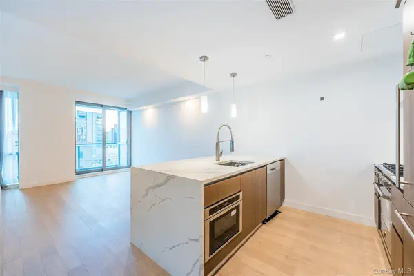 farrington st 33-66 #8F, Flushing, NY 11355