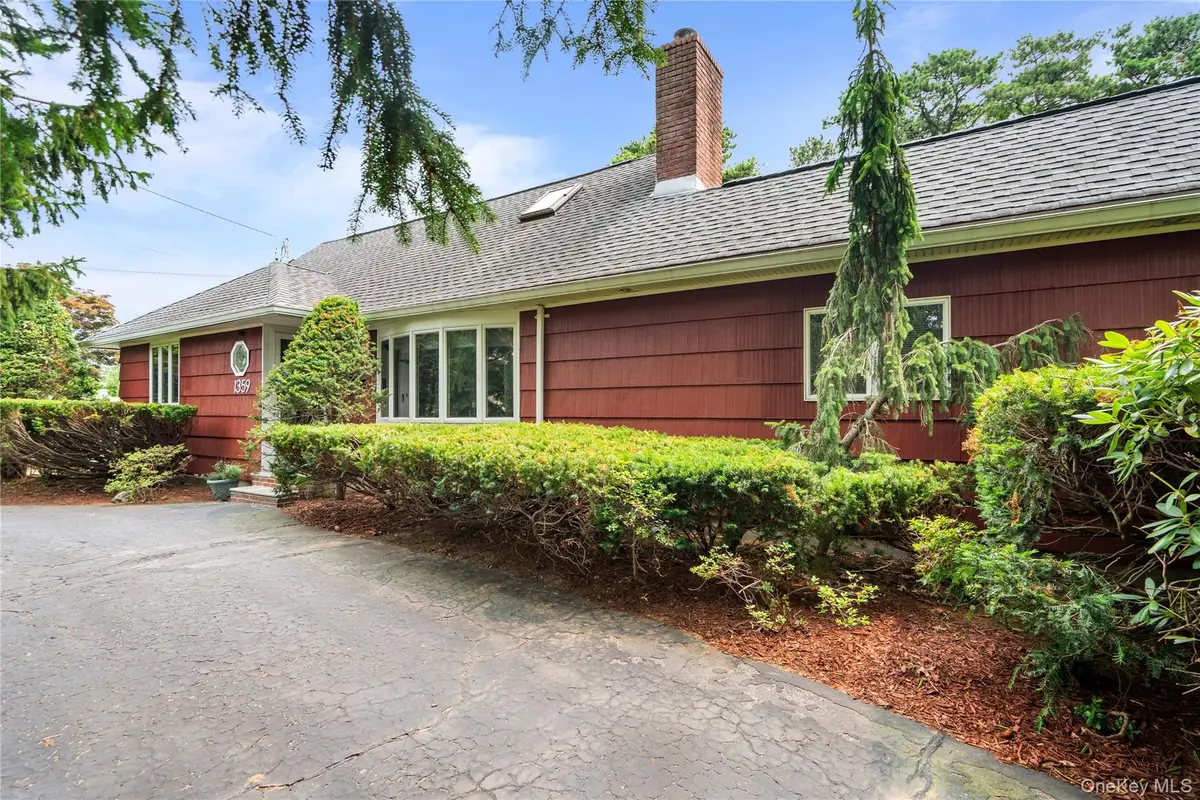 1359 Manor Lane, Bay Shore, NY 11706 - #1