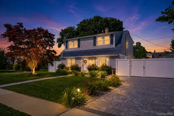 28 Crabtree Lane, Levittown, NY 11756