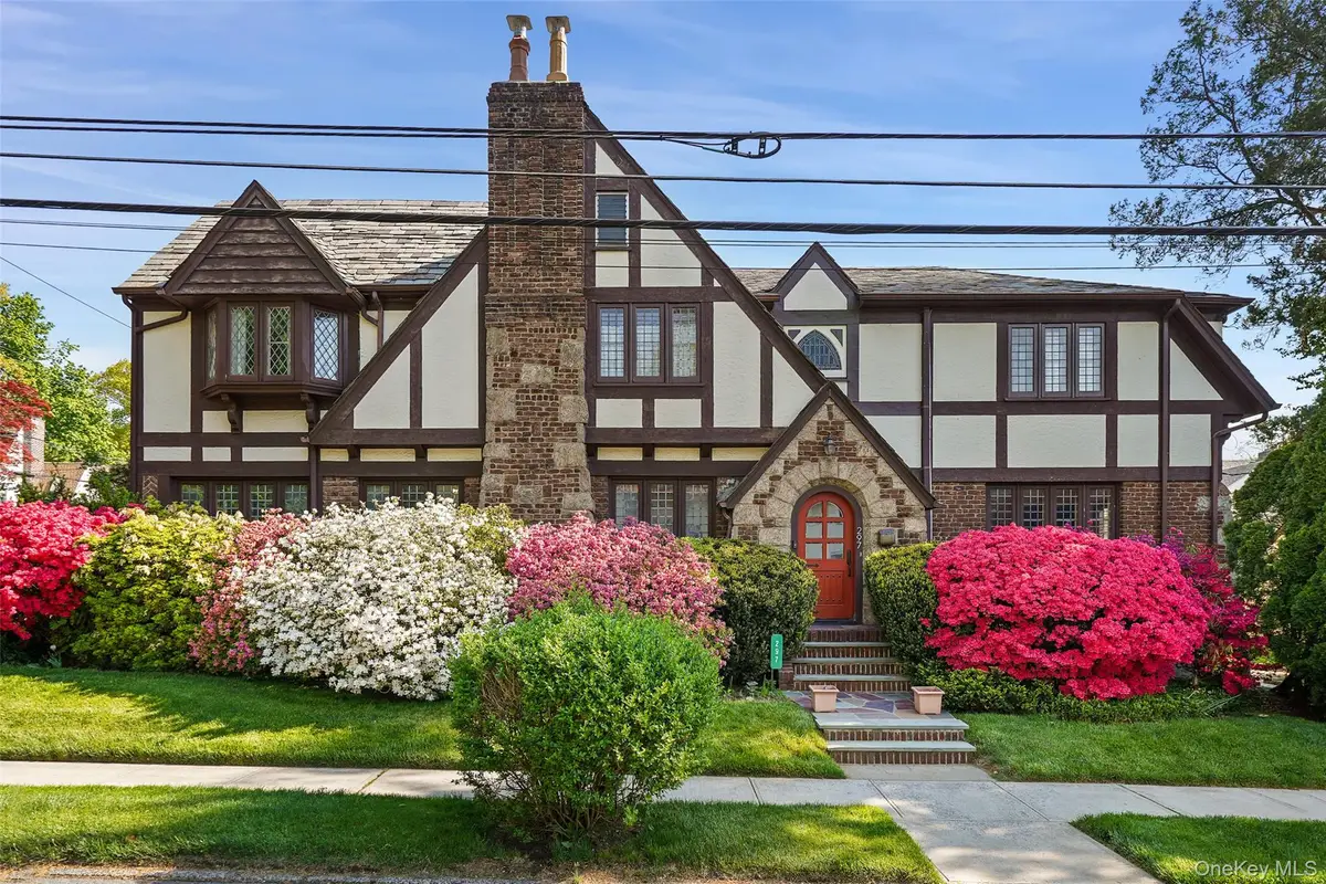 297 E Devonia Avenue, Mount Vernon, NY 10552 - #1