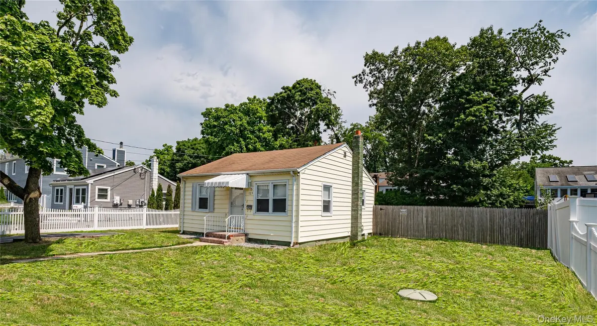123 Cherubina Lane, North Babylon, NY 11703 - #1