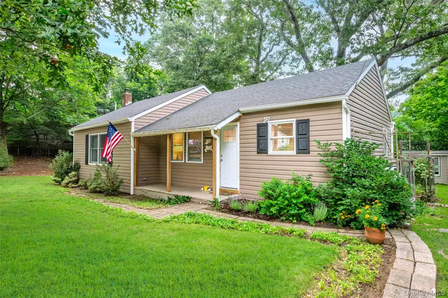 27 Glen Drive, Sound Beach, NY 11789 - #3