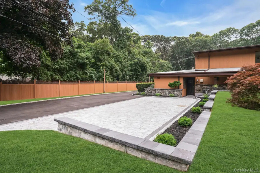 764 Vanderbilt Parkway, Dix Hills, NY 11746 - #3