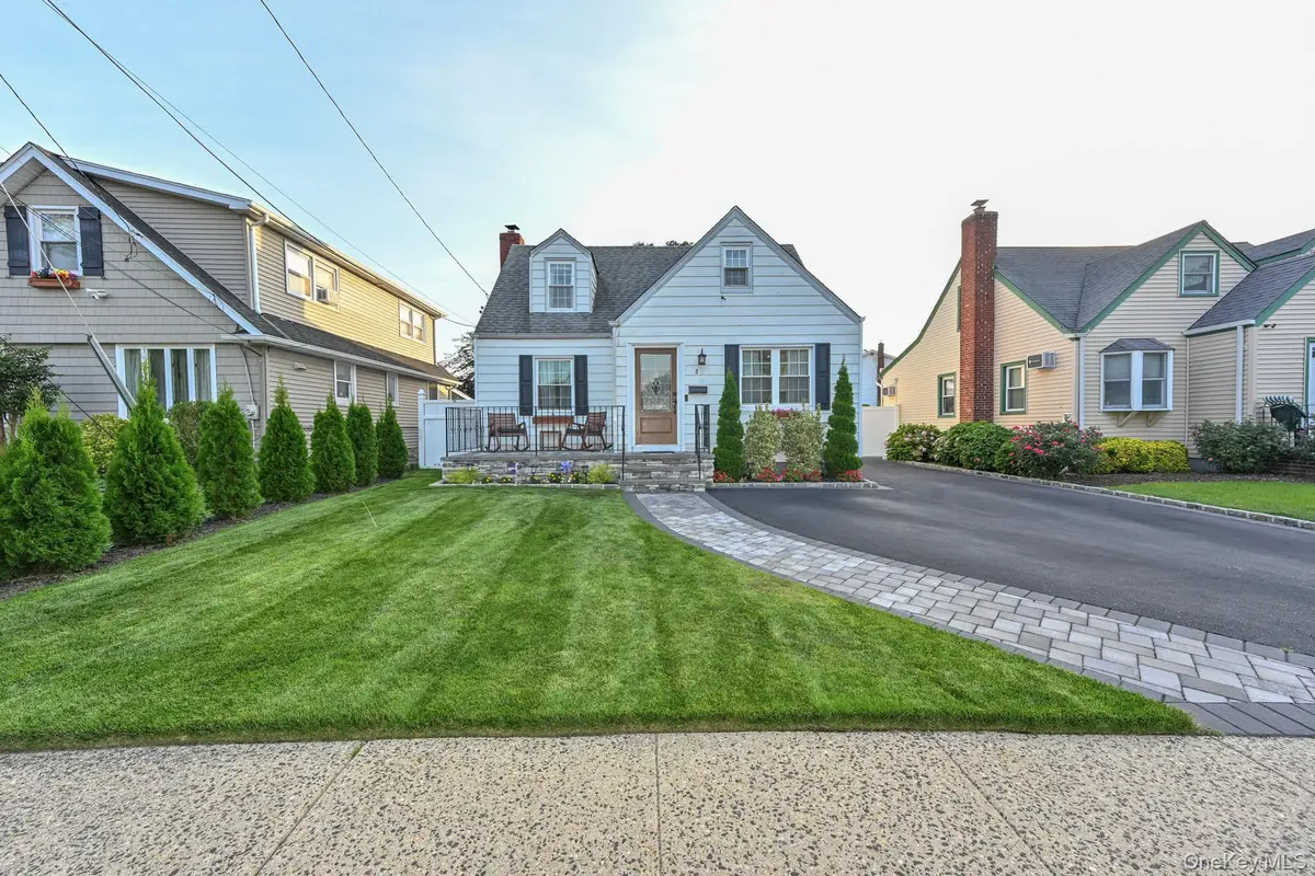 8 Garden Avenue, Carle Place, NY 11514 - #1