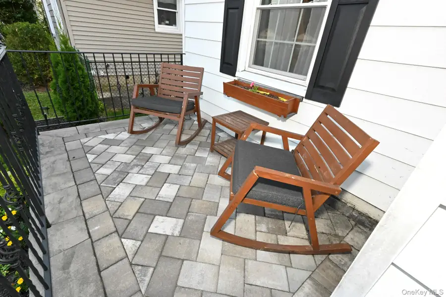 8 Garden Avenue, Carle Place, NY 11514 - #3
