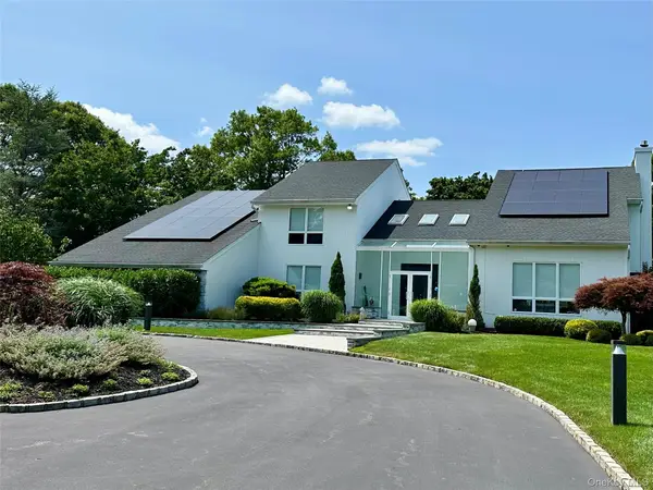 5 Meadow Gate W, Saint James, NY 11780