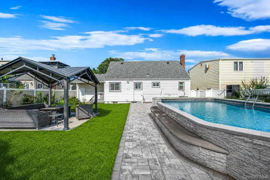 1030 N Fulton Avenue, Lindenhurst, NY 11757 - #3