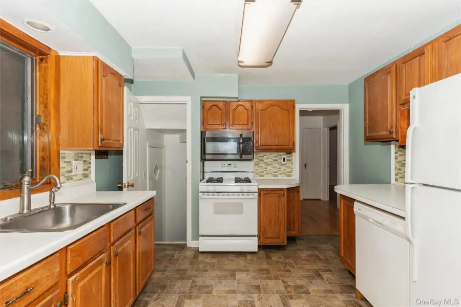 1493 New Hyde Park Drive, New Hyde Park, NY 11040 - #3
