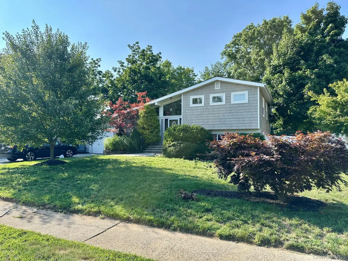 11 Sandalwood Drive, Smithtown, NY 11787 - #1