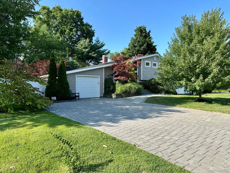 11 Sandalwood Drive, Smithtown, NY 11787 - #2