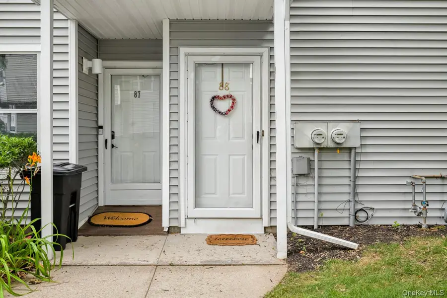 88 Leeward Court, Port Jefferson, NY 11777 - #2