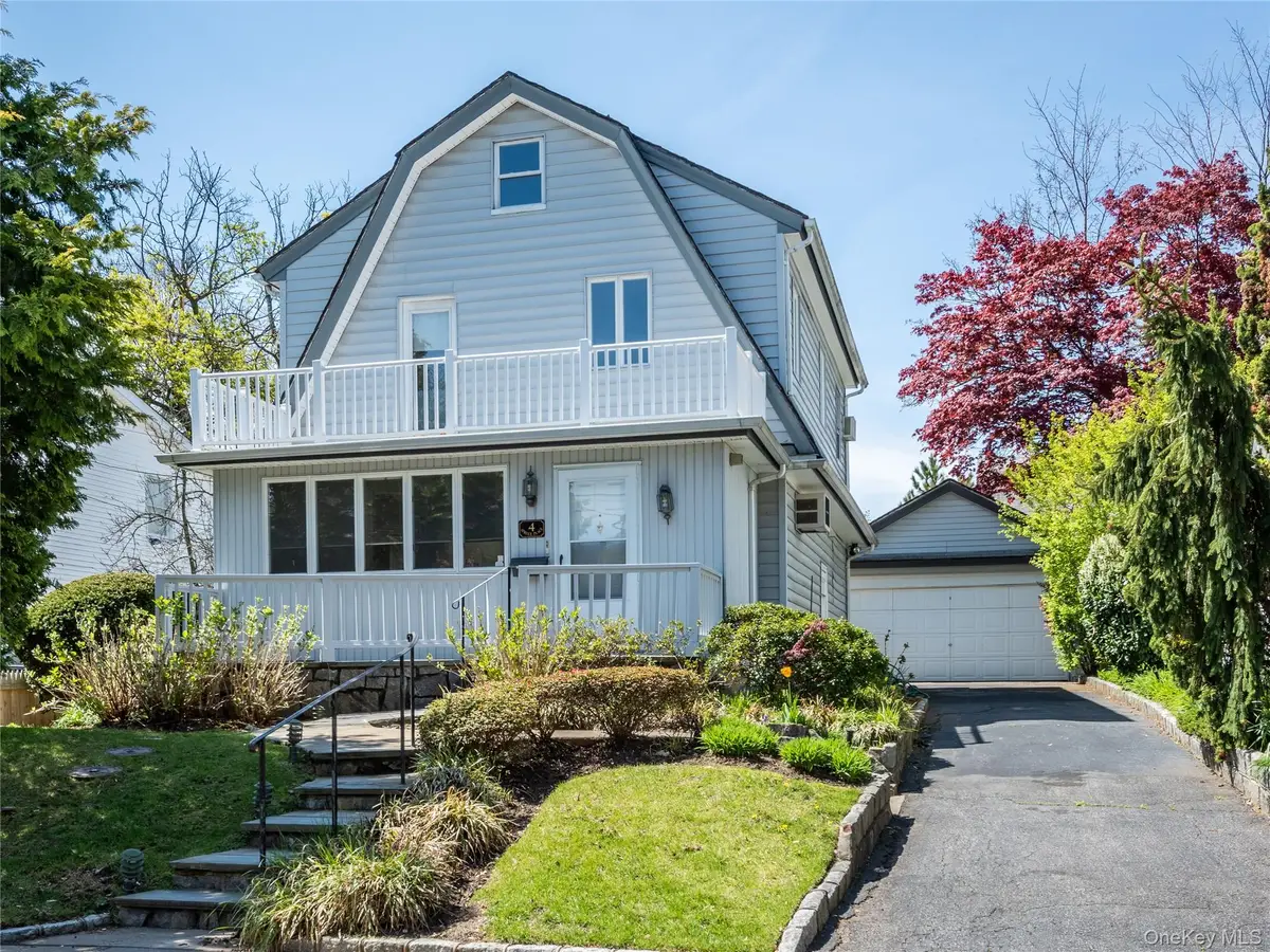 4 Spruce Place, Great Neck, NY 11021 - #1
