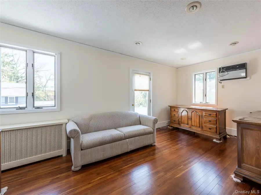 4 Spruce Place, Great Neck, NY 11021 - #2