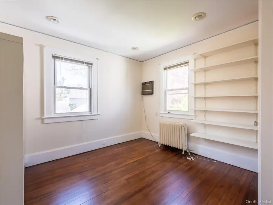 4 Spruce Place, Great Neck, NY 11021 - #3