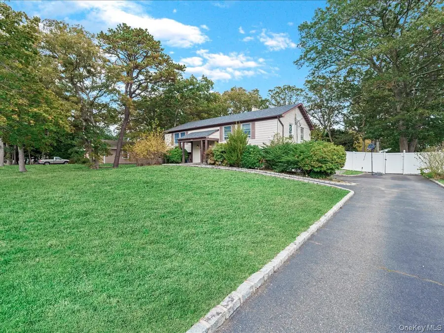 33 Winside Lane, Coram, NY 11727 - #2