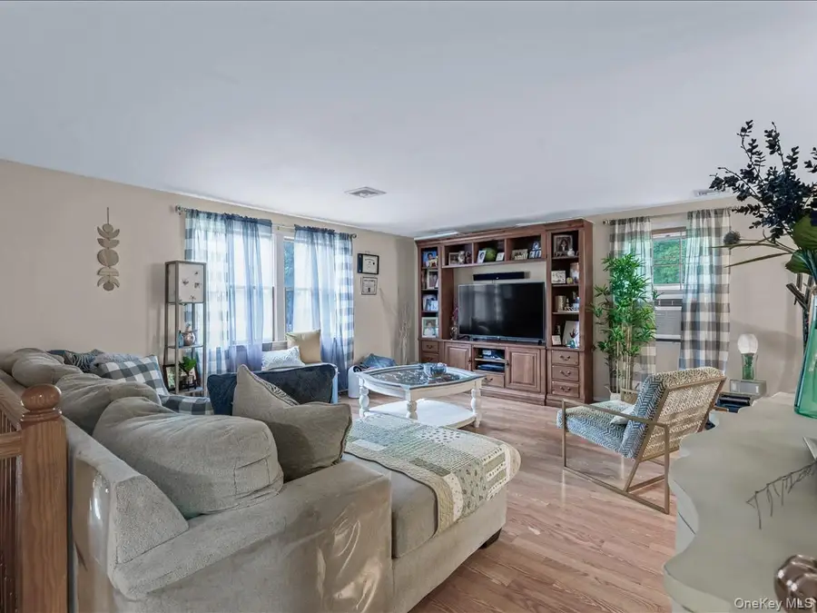 33 Winside Lane, Coram, NY 11727 - #3