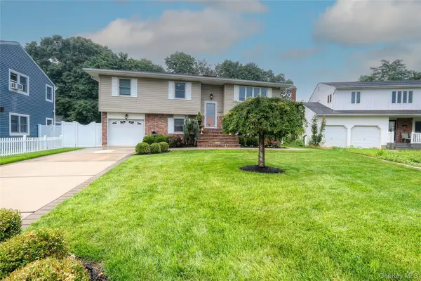1352 Estelle Court, Seaford, NY 11783