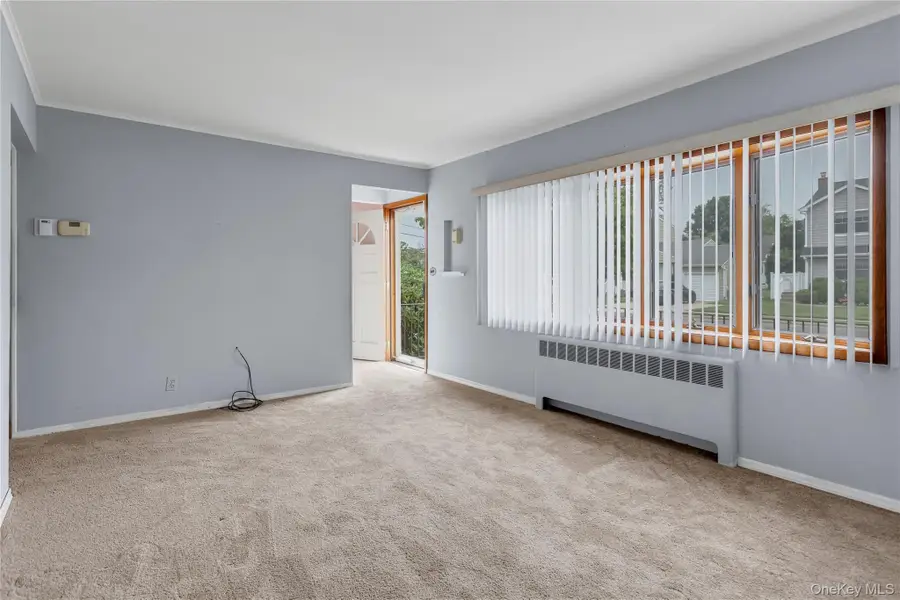 29 Westbury Avenue, Plainview, NY 11803 - #3