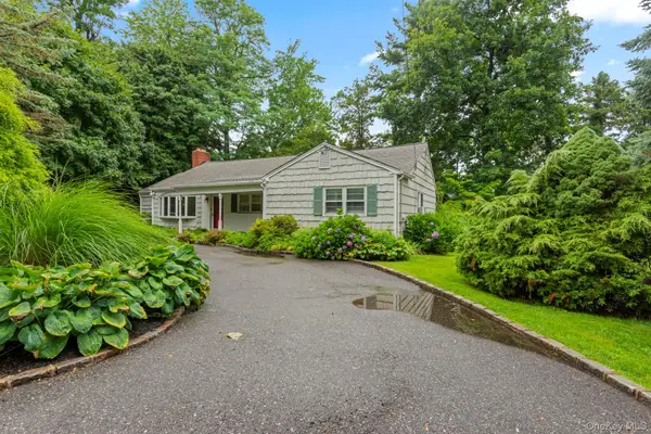 75 Cove Road, Huntington, NY 11743