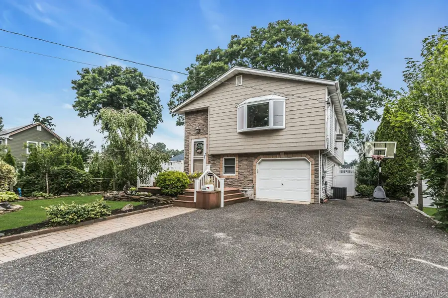 102 Willett Avenue, Sayville, NY 11782 - #2