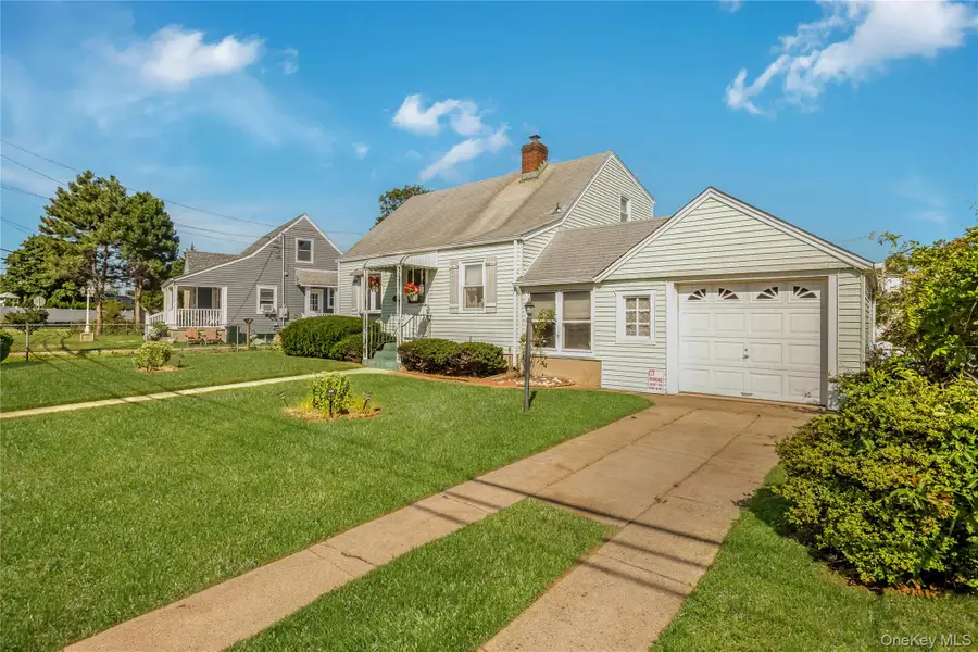 45 Birch Avenue E, Farmingdale, NY 11735 - #2