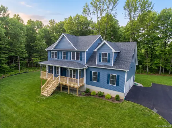 5 Harrier Ridge Drive, Wallkill, NY 12589