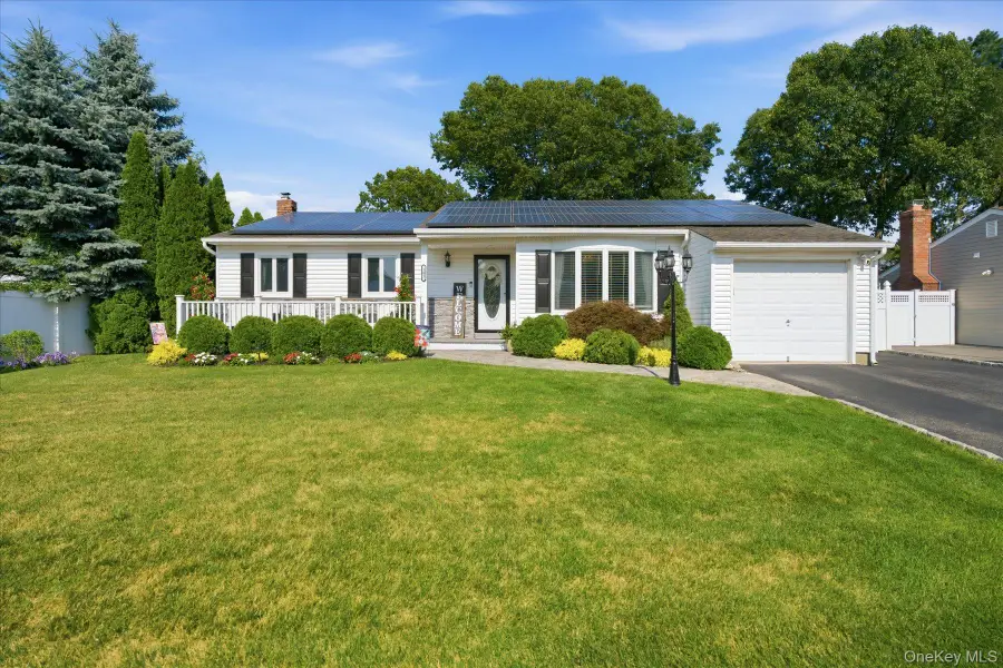 101 Gainsborough Road, Holbrook, NY 11741 - #2