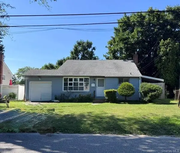 11 Foley Place, Huntington Station, NY 11746