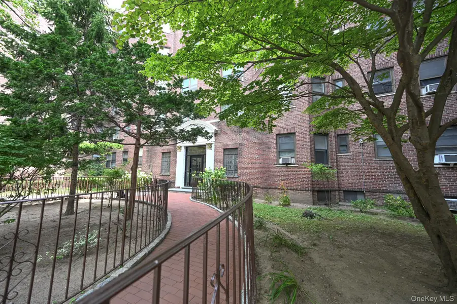 61-41 Saunders Street #B25, Rego Park, NY 11374 - #2