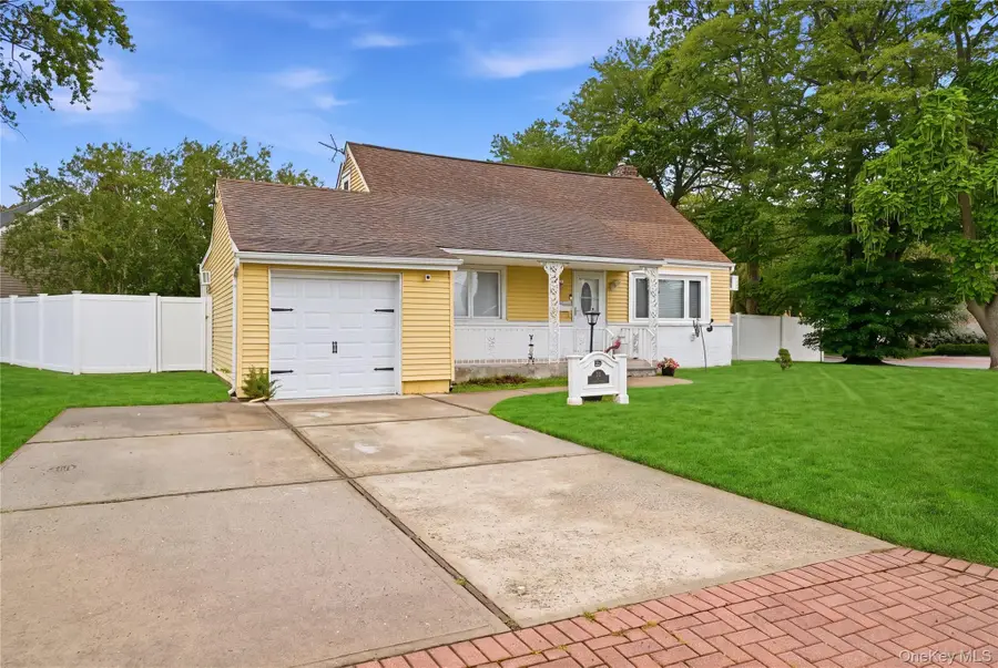 11 Mell Drive, North Babylon, NY 11703 - #2