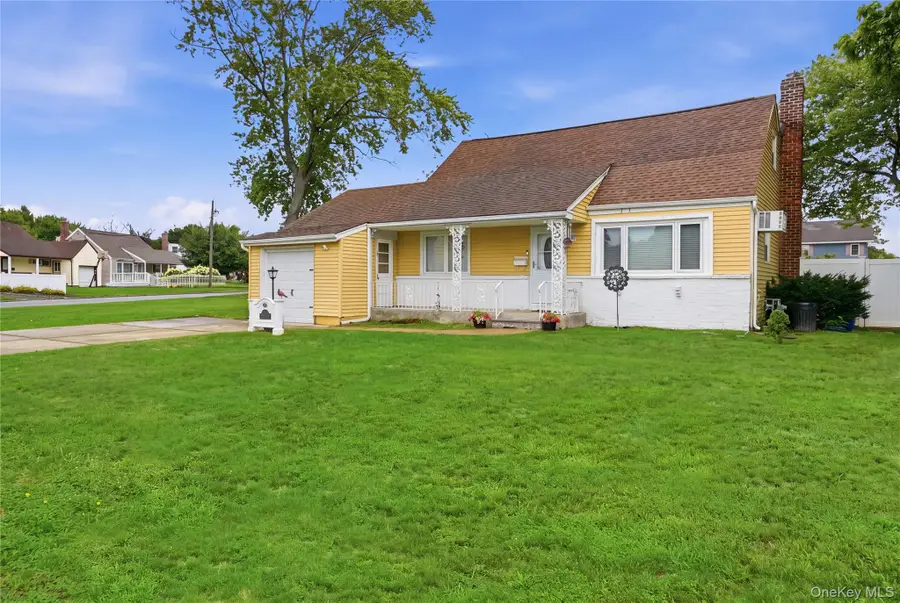 11 Mell Drive, North Babylon, NY 11703 - #3