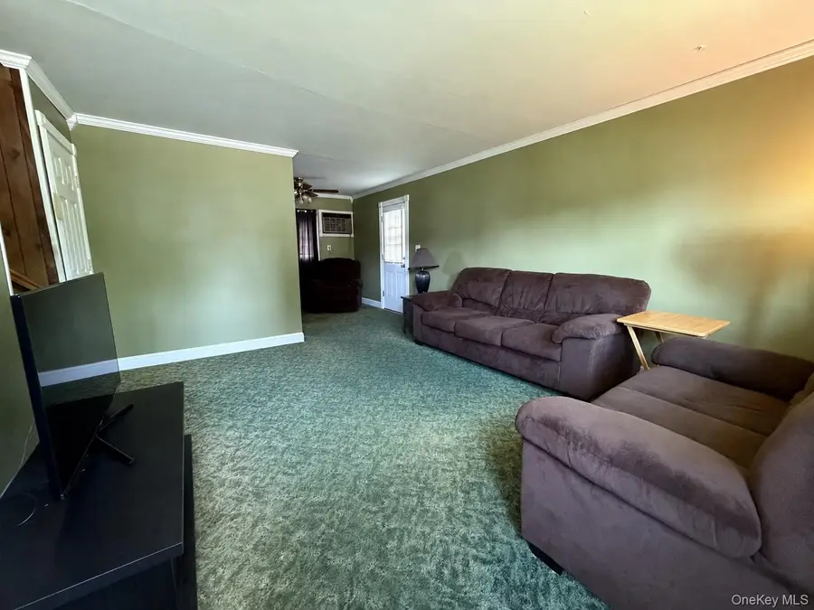1020 N Niagara Avenue, Lindenhurst, NY 11757 - #3