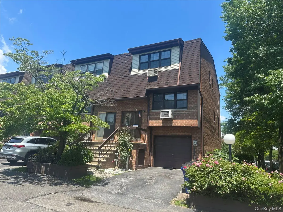 120-25 Ketch Court, Flushing, NY 11356 - #1