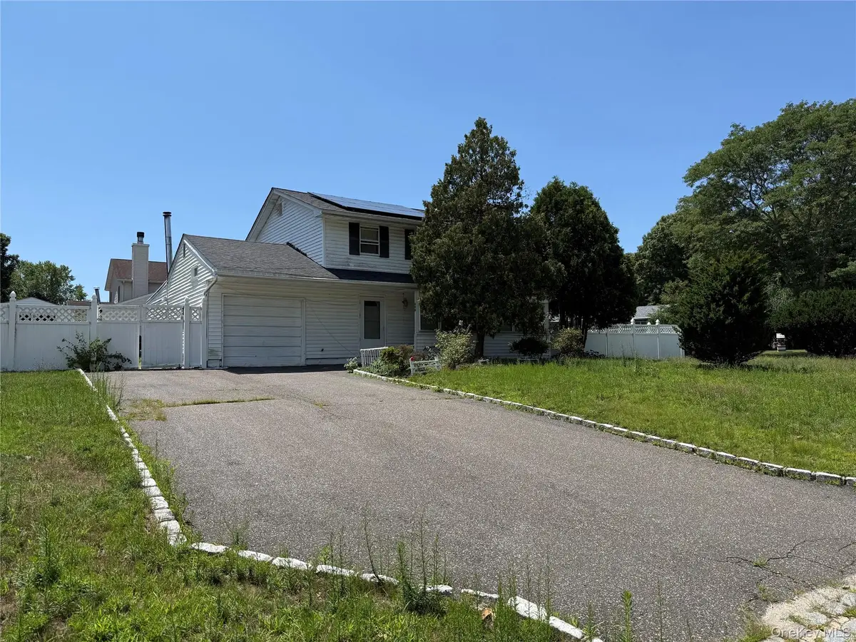 124 Ridgewood Avenue, Holtsville, NY 11742 - #1