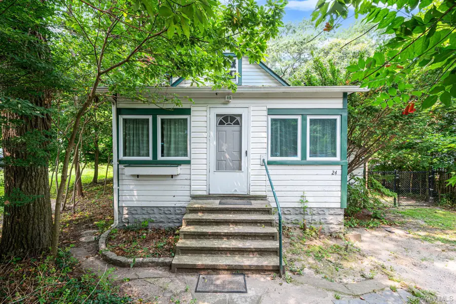 24 Thomas Road, Sound Beach, NY 11789 - #3