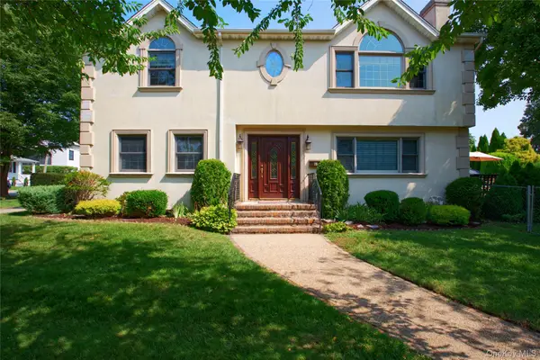 75 Maple Street, Roslyn Heights, NY 11577