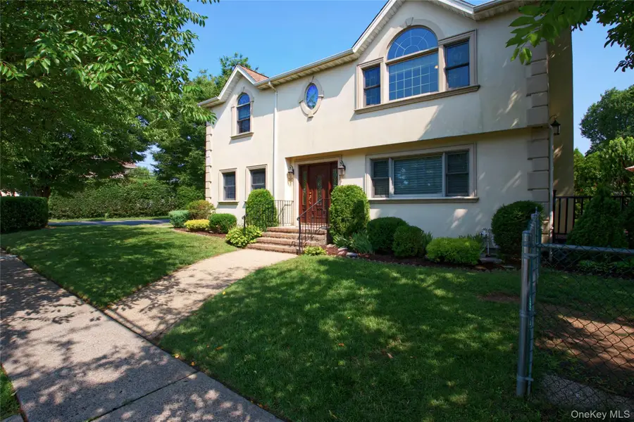 75 Maple Street, Roslyn Heights, NY 11577 - #2