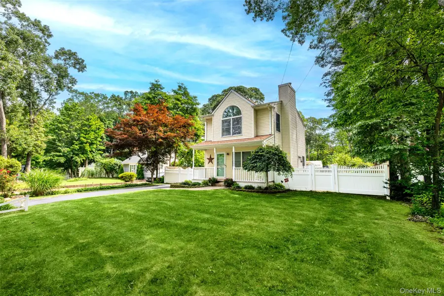 28 Roanoke Road, Sound Beach, NY 11789 - #2