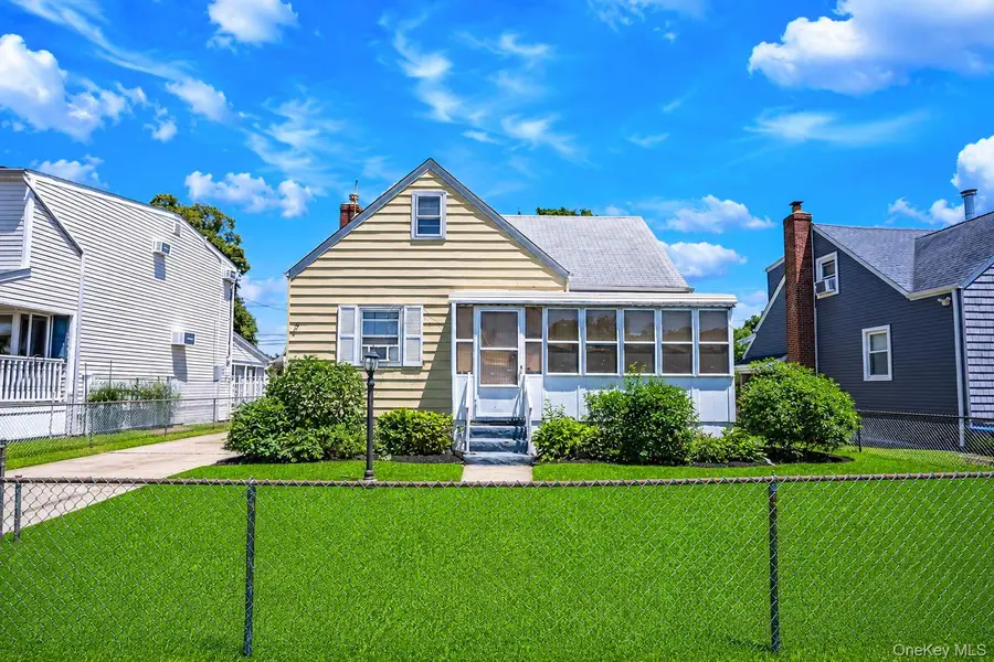 218 Venetian Boulevard, Lindenhurst, NY 11757 - #3